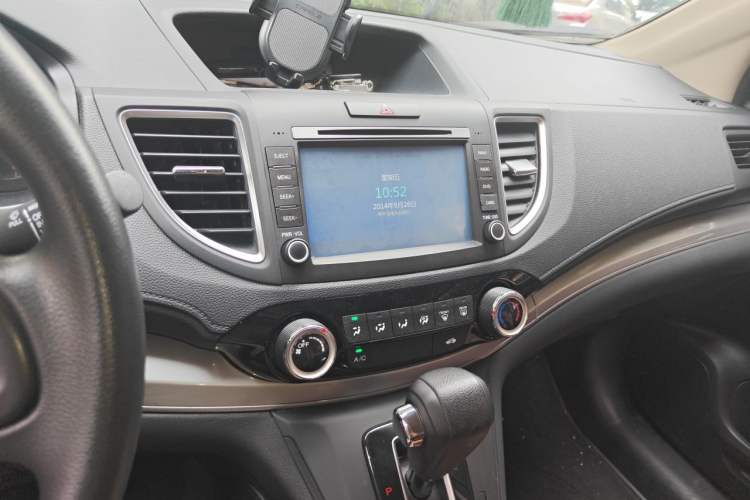 Used Honda CR-V 2015 2.0L two-wheel drive urban version Audio And AC Panel