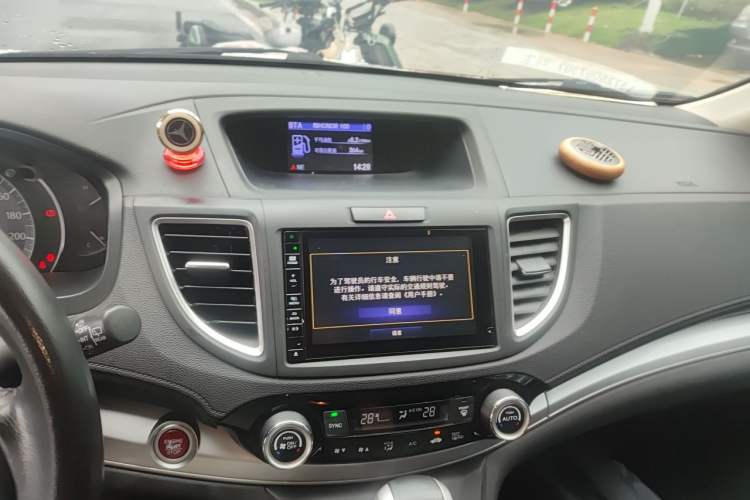 Used Honda CR-V 2015 2.4L two-wheel drive luxury version Audio And AC Panel