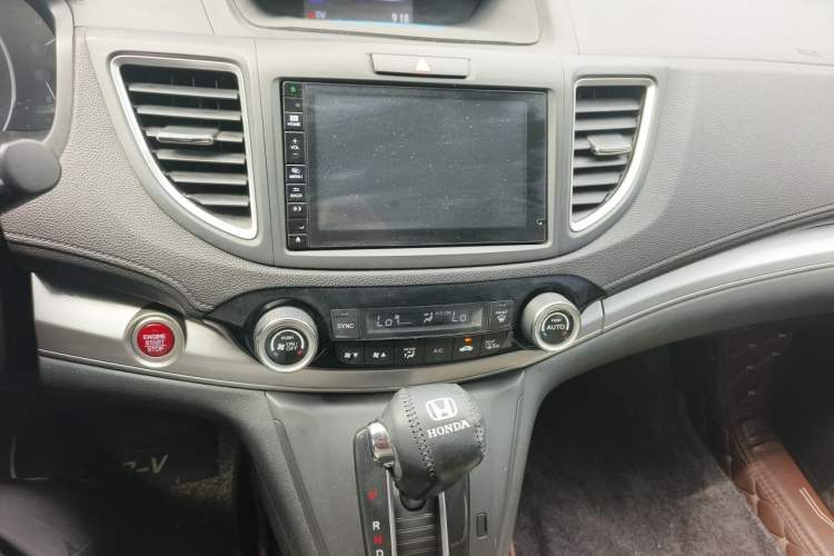 Used Honda CR-V 2015 2.4L four-wheel drive luxury version Audio And AC Panel