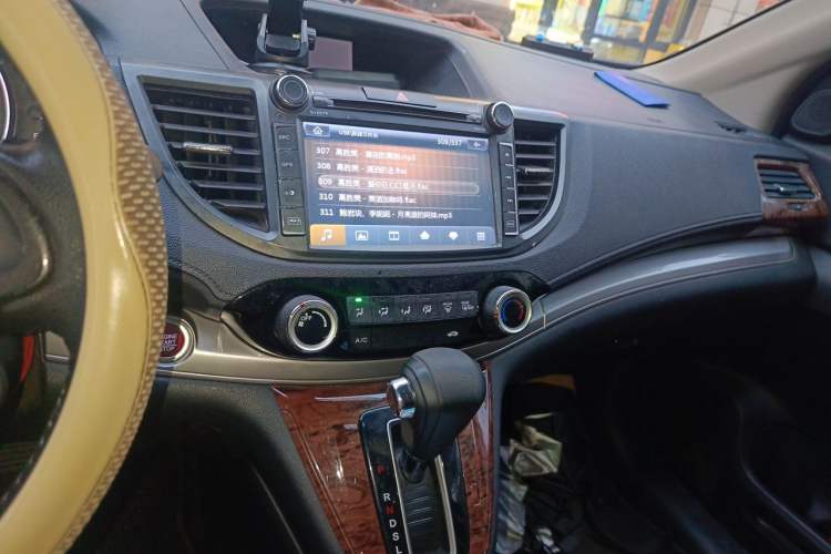 Used Honda CR-V 2015 2.0L two-wheel drive Fashion Edition Audio And AC Panel