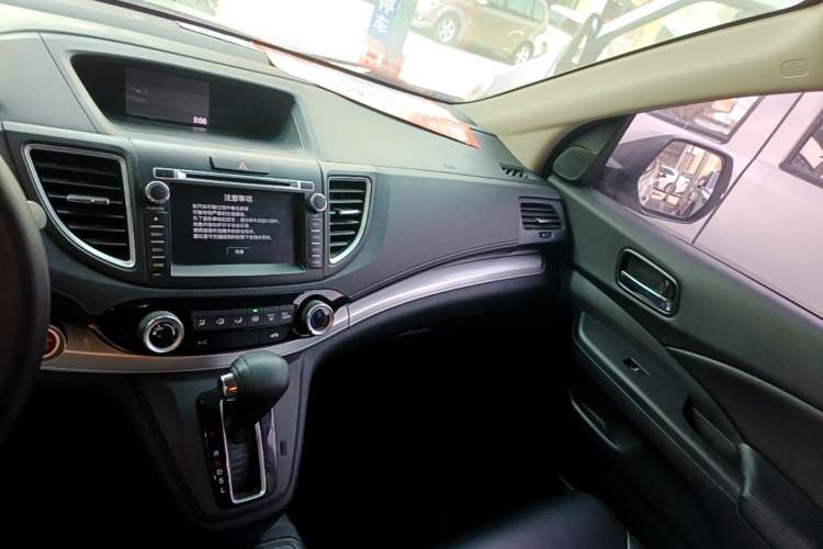 Used Honda CR-V 2015 2.0L two-wheel drive Fashion Edition Audio And AC Panel