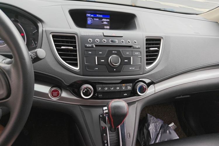 Used Honda CR-V 2015 2.0L two-wheel drive Fashion Edition Audio And AC Panel