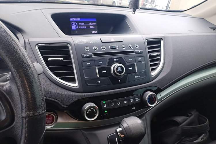 Used Honda CR-V 2015 2.0L two-wheel drive Fashion Edition Audio And AC Panel