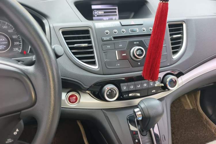 Used Honda CR-V 2015 2.0L two-wheel drive Fashion Edition Audio And AC Panel