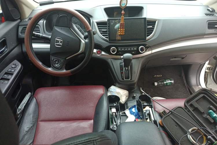 Used Honda CR-V 2015 2.0L two-wheel drive Fashion Edition Center Console