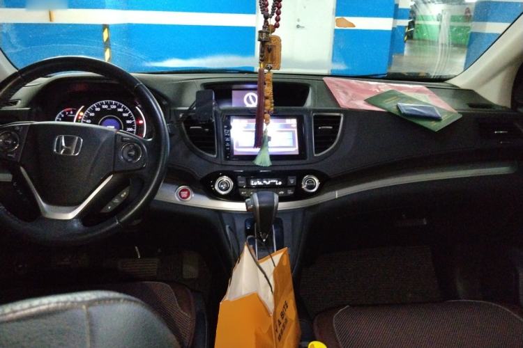 Used Honda CR-V 2015 2.4L two-wheel drive luxury version Center Console