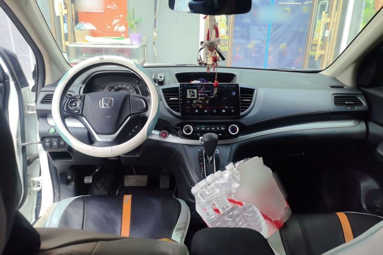 Used Honda CR-V 2015 2.0L two-wheel drive Fashion Edition Center Console