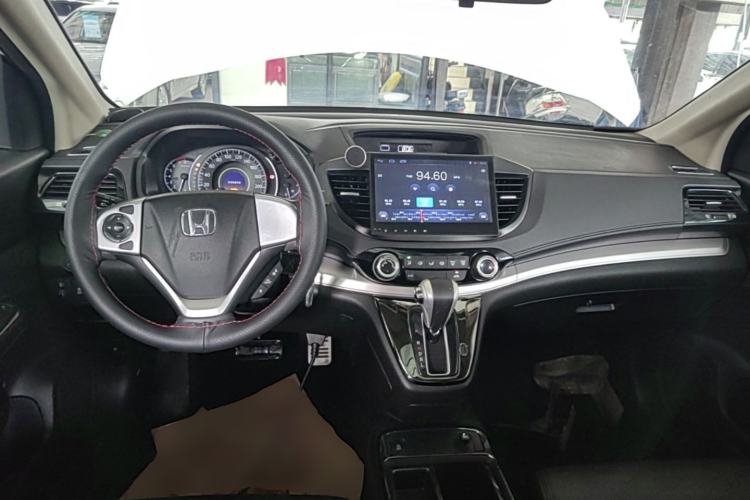 Used Honda CR-V 2015 2.0L two-wheel drive Fashion Edition Center Console