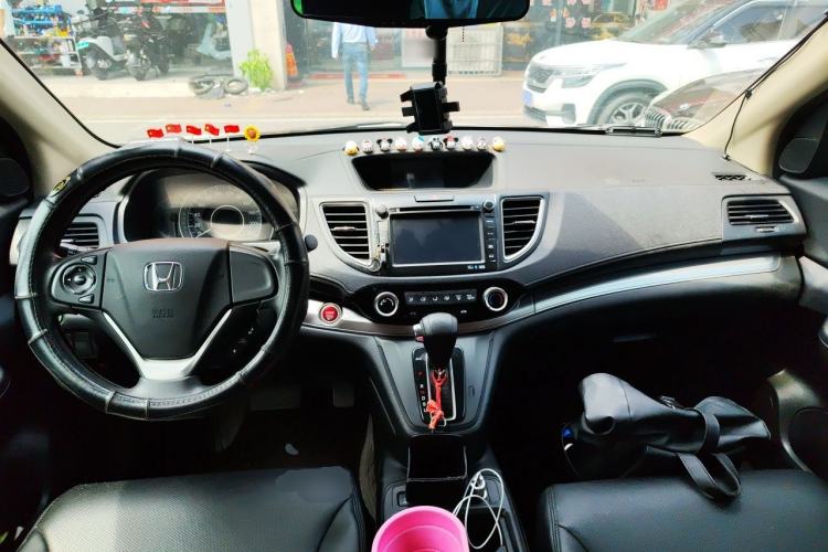 Used Honda CR-V 2015 2.0L two-wheel drive Fashion Edition Center Console