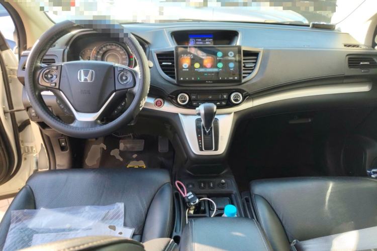 Used Honda CR-V 2015 2.4L four-wheel drive luxury version Center Console