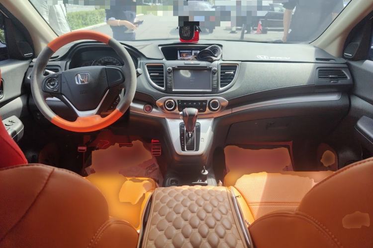 Used Honda CR-V 2015 2.0L two-wheel drive Fashion Edition Center Console