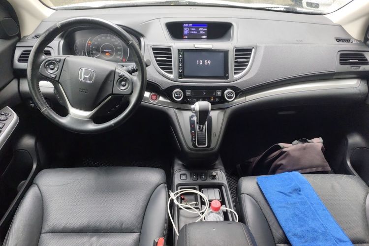 Used Honda CR-V 2015 2.4L four-wheel drive luxury version Center Console