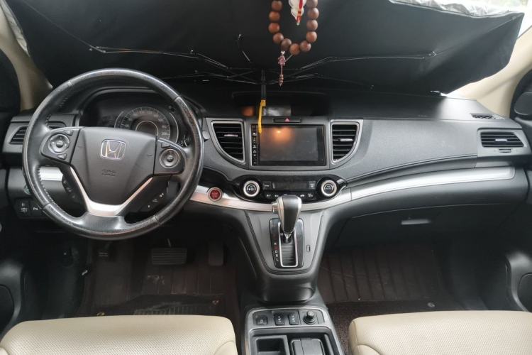 Used Honda CR-V 2015 2.4L two-wheel drive luxury version Center Console
