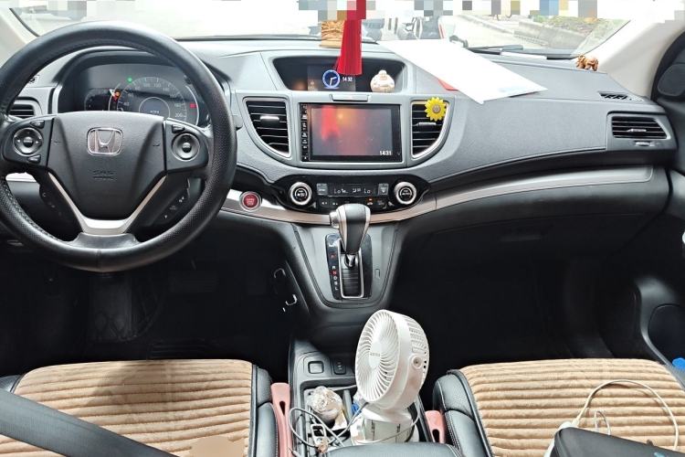 Used Honda CR-V 2015 2.4L two-wheel drive luxury version Center Console