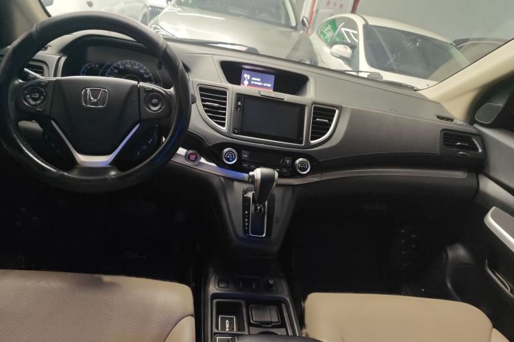 Used Honda CR-V 2015 2.4L two-wheel drive luxury version Center Console