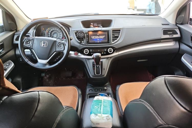 Used Honda CR-V 2015 2.4L two-wheel drive luxury version Center Console