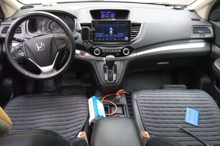 Used Honda CR-V 2015 2.0L two-wheel drive Fashion Edition Center Console