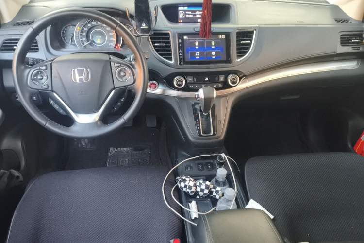 Used Honda CR-V 2015 2.4L two-wheel drive luxury version Center Console