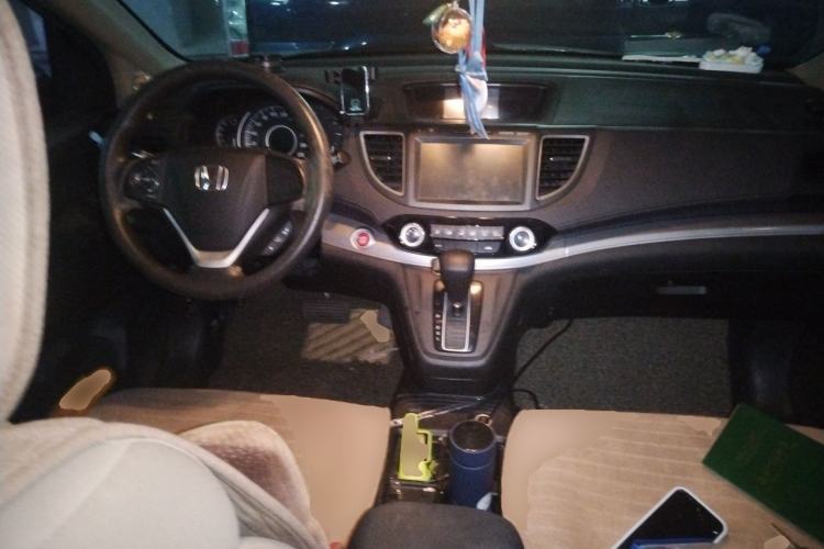 Used Honda CR-V 2015 2.0L two-wheel drive Fashion Edition Center Console