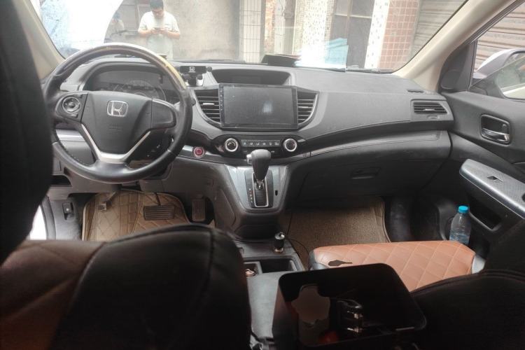 Used Honda CR-V 2015 2.0L two-wheel drive Fashion Edition Center Console