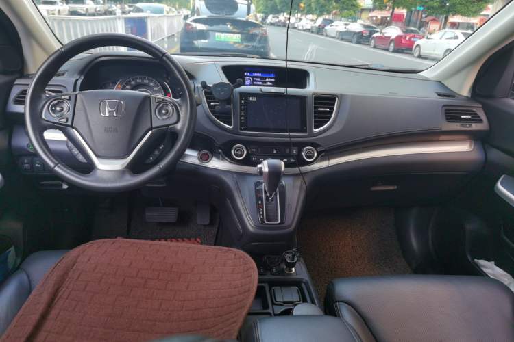 Used Honda CR-V 2015 2.4L two-wheel drive luxury version Center Console