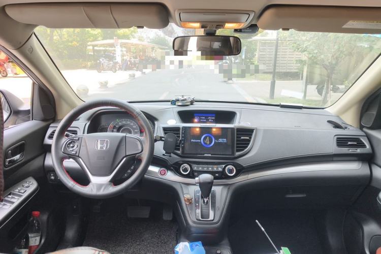 Used Honda CR-V 2015 2.0L two-wheel drive Fashion Edition Center Console