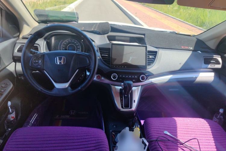 Used Honda CR-V 2015 2.0L two-wheel drive Fashion Edition Center Console