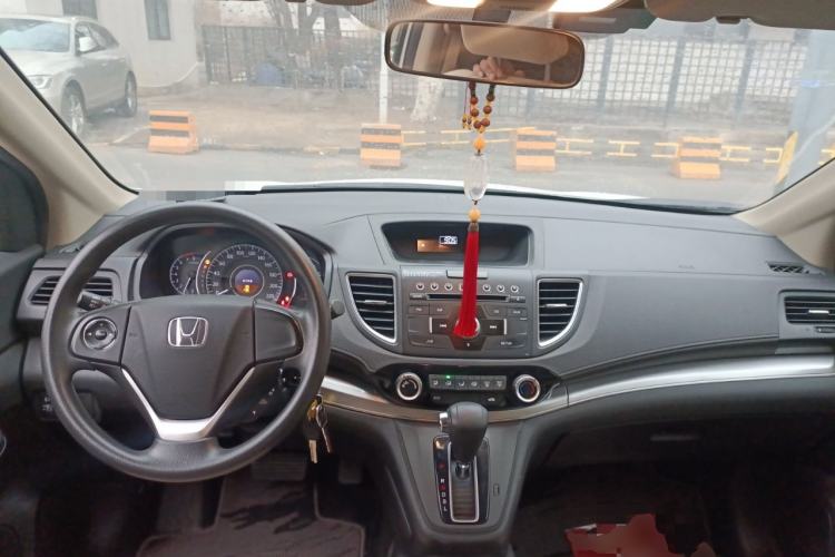 Used Honda CR-V 2015 2.0L two-wheel drive urban version Center Console