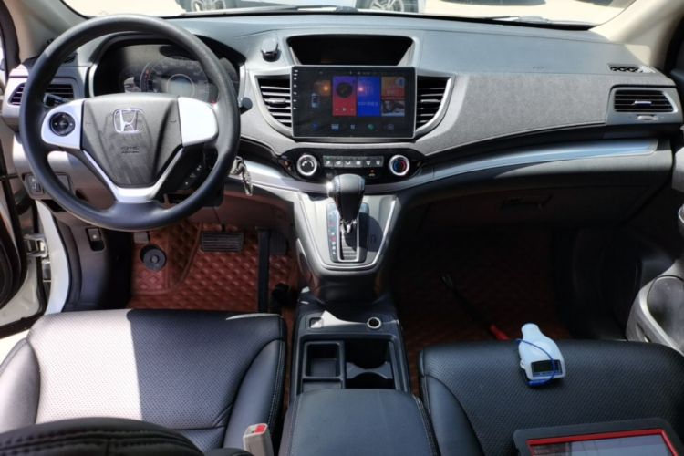 Used Honda CR-V 2015 2.0L two-wheel drive urban version Center Console