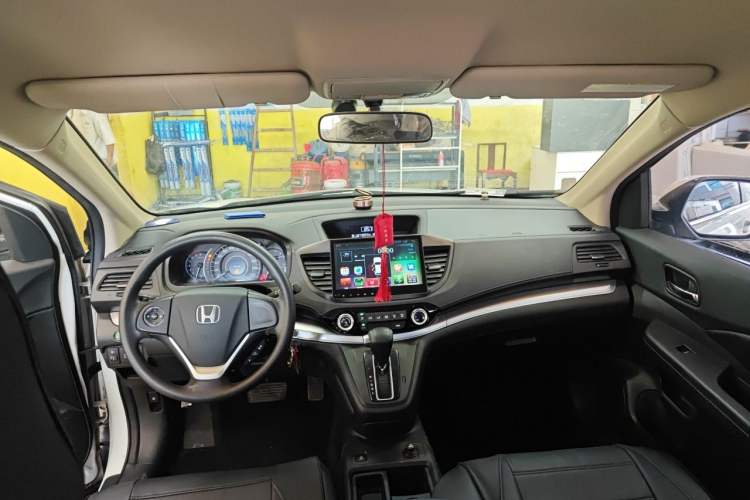 Used Honda CR-V 2015 2.0L two-wheel drive urban version Center Console
