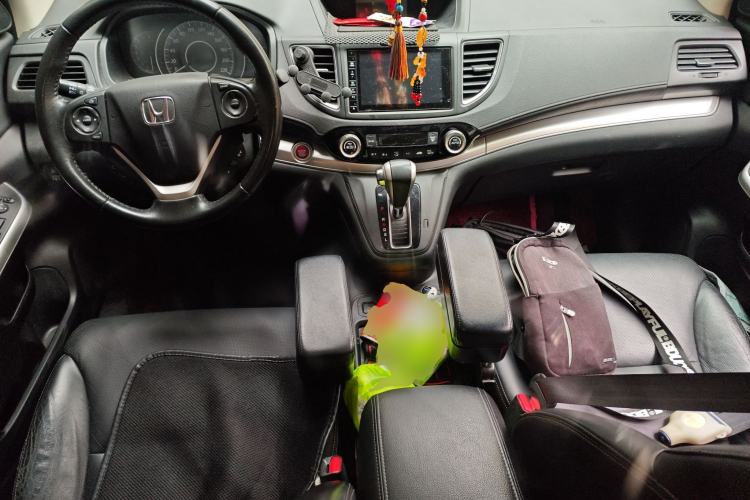 Used Honda CR-V 2015 2.4L two-wheel drive luxury version Center Console