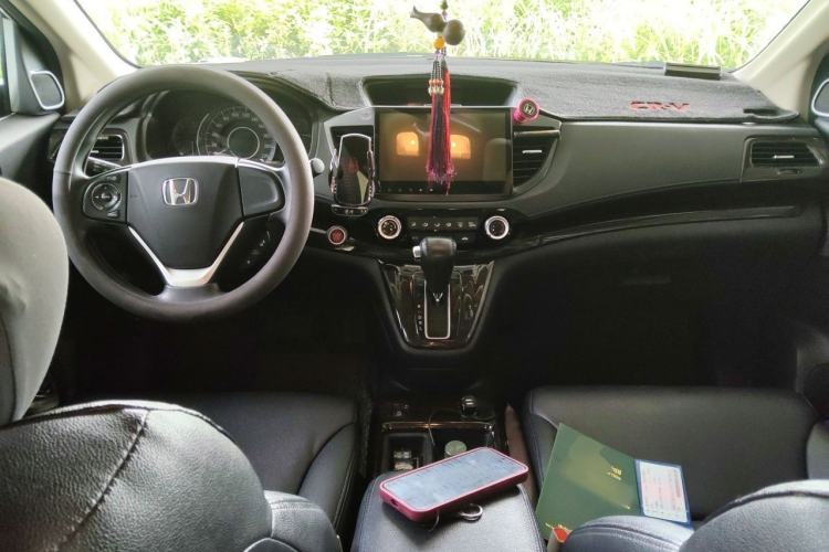 Used Honda CR-V 2015 2.0L two-wheel drive Fashion Edition Center Console