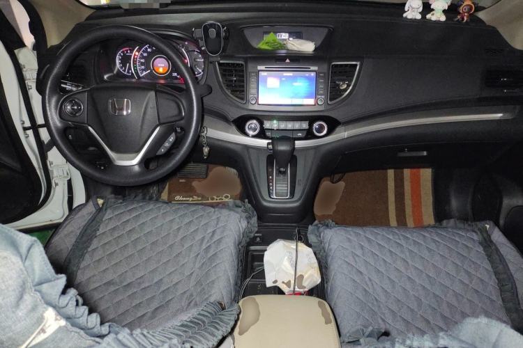 Used Honda CR-V 2015 2.0L two-wheel drive urban version Center Console