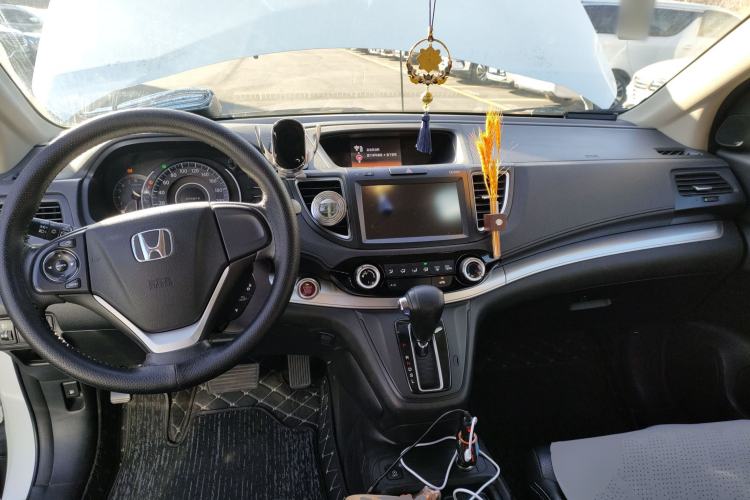 Used Honda CR-V 2015 2.0L two-wheel drive Fashion Edition Center Console