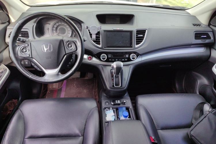 Used Honda CR-V 2015 2.4L two-wheel drive luxury version Center Console