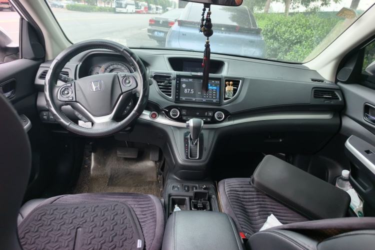 Used Honda CR-V 2015 2.4L two-wheel drive luxury version Center Console