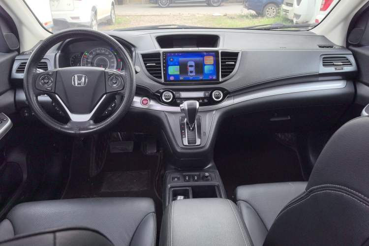 Used Honda CR-V 2015 2.4L two-wheel drive luxury version Center Console