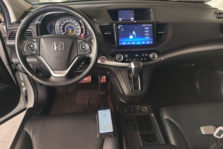 Used Honda CR-V 2015 2.4L two-wheel drive luxury version Center Console