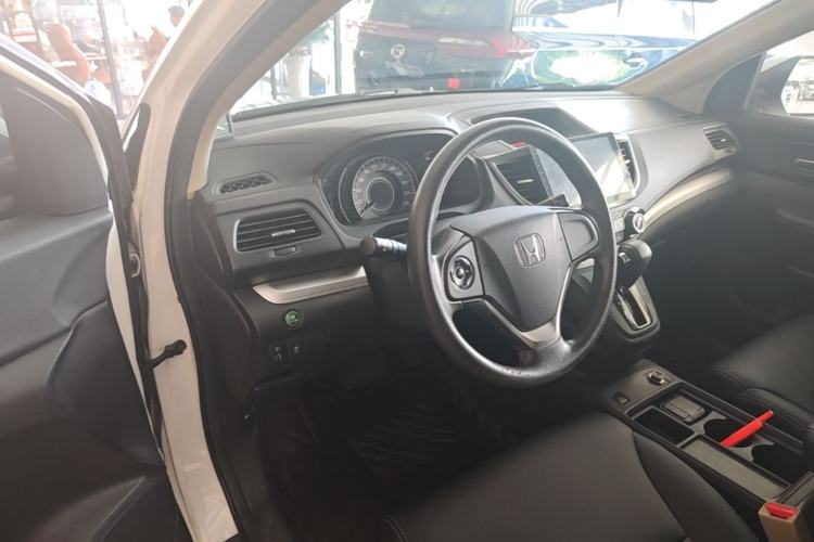 Used Honda CR-V 2015 2.0L two-wheel drive Fashion Edition Center Console