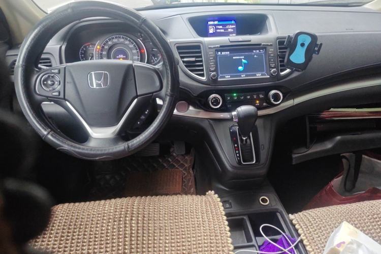 Used Honda CR-V 2015 2.0L two-wheel drive Fashion Edition Center Console