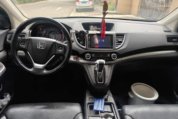 Used Honda CR-V 2015 2.4L two-wheel drive luxury version Center Console
