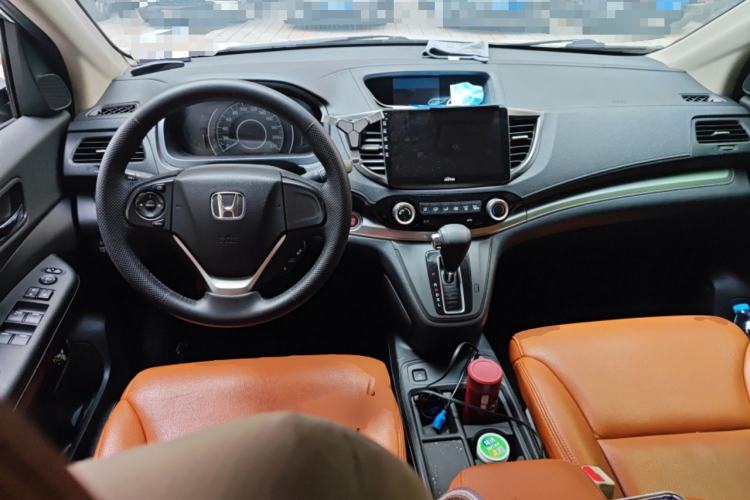 Used Honda CR-V 2015 2.0L two-wheel drive Fashion Edition Center Console