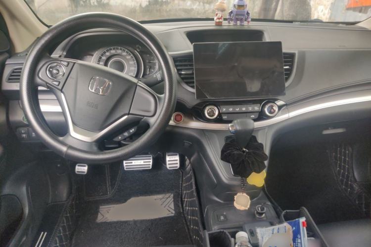 Used Honda CR-V 2015 2.0L two-wheel drive Fashion Edition Center Console