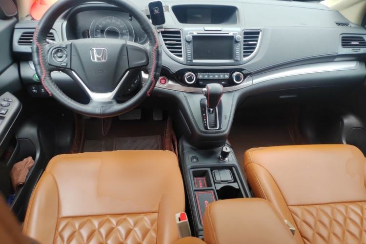 Used Honda CR-V 2015 2.0L two-wheel drive Fashion Edition Center Console