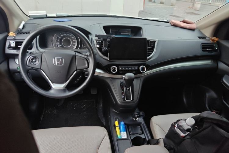 Used Honda CR-V 2015 2.0L two-wheel drive urban version Center Console