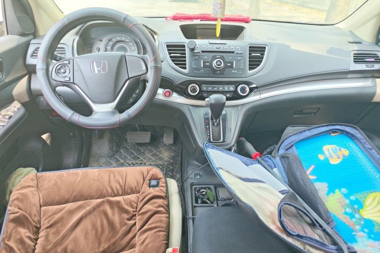 Used Honda CR-V 2015 2.0L two-wheel drive Fashion Edition Center Console