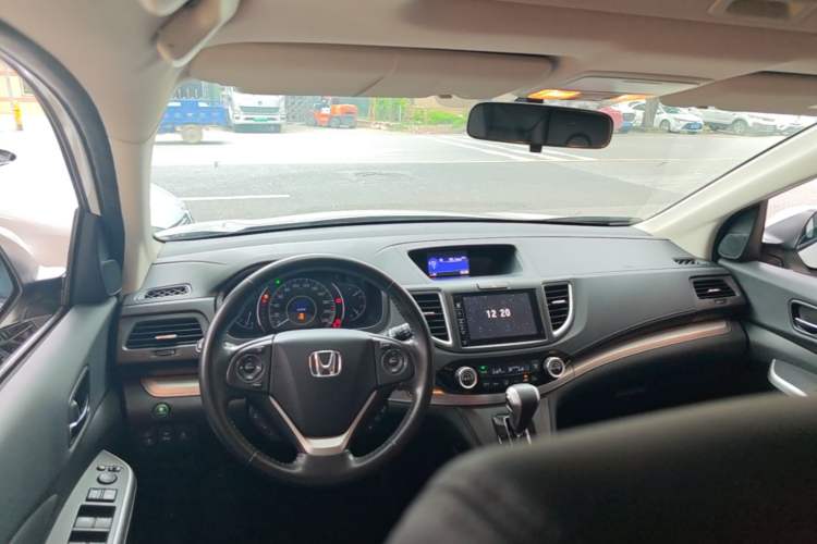 Used Honda CR-V 2015 2.4L two-wheel drive luxury version Center Console