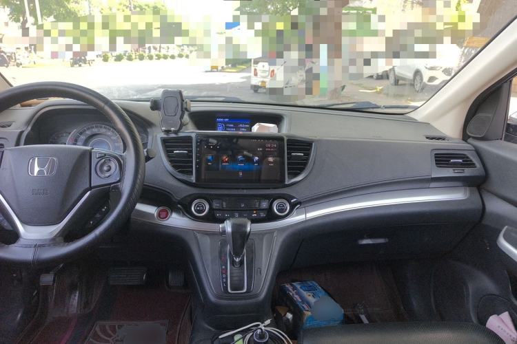 Used Honda CR-V 2015 2.4L four-wheel drive luxury version Center Console