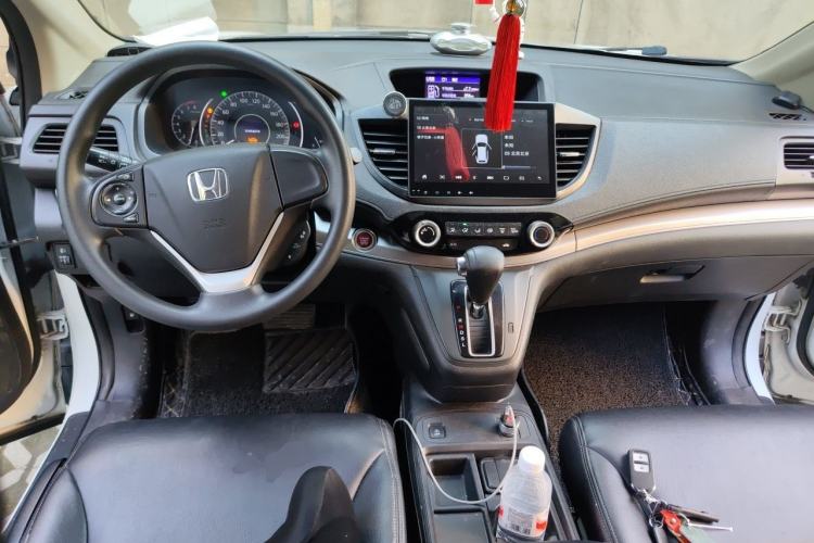 Used Honda CR-V 2015 2.0L two-wheel drive Fashion Edition Center Console