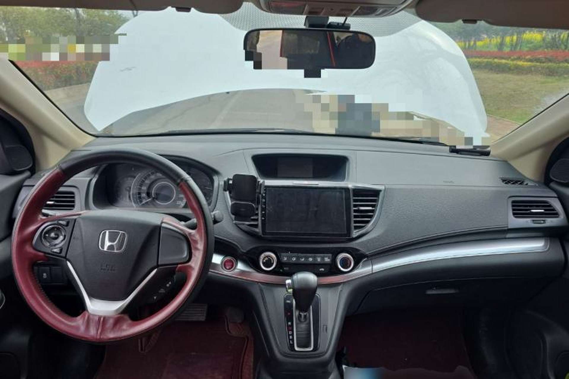 Used Honda CR-V 2015 2.0L two-wheel drive Fashion Edition Center Console